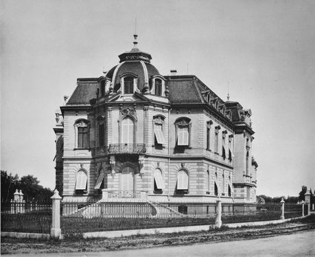 Maria-Theresia-Straße 17 um 1896.