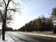 Am Übergang zu den Auf-, und Abfahrten zur und von der Garmischer Autobahn, zur und von der Boschetsrieder Straße am Kreuzhof.