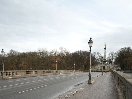 Über die Luitpoldbrücke hinweg