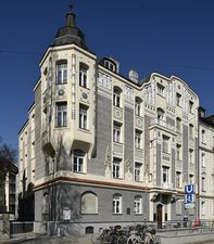 Leopoldstraße 77.