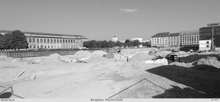 Bauplatz der Hochschule im Jahr 2007. Hier wurde nachfolgend das Staatliche Museum Ägyptischer Kunst, und die Schule für Film und Fernsehen errichtet.