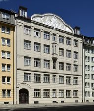 Orleansstraße 11a. Baudenkmal, errichtet 1906. Im Jahr 2017 wurde die Fassade renoviert.