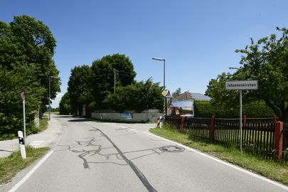 An der Abzweigung von der Glücksburger Straße zur Salzstraße am Ortsschild von Johanneskirchen.