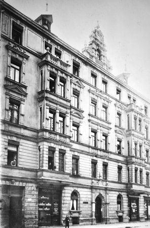 Fassadenansicht des Mietshauses Luisenstraße 49 im Jahr 1913.