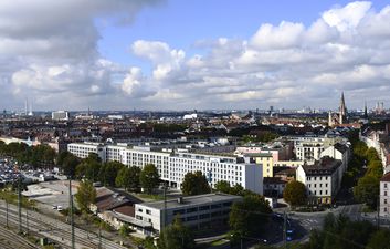 Foto der Umgebung; Kirchenstraße rechts.