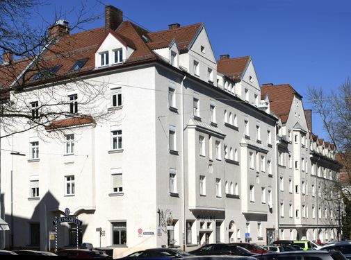 Meindlstraße 4, Mietshausgruppe mit Nummer 2, und 2a.